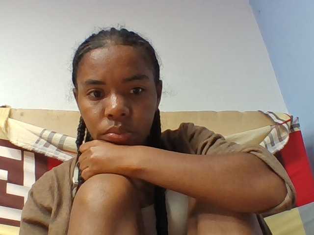 Emelie1a live cam on BongaCams