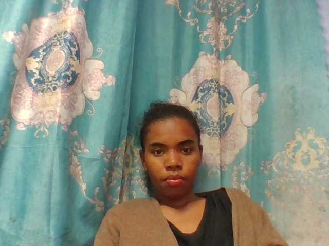 Emelie1a live cam on BongaCams