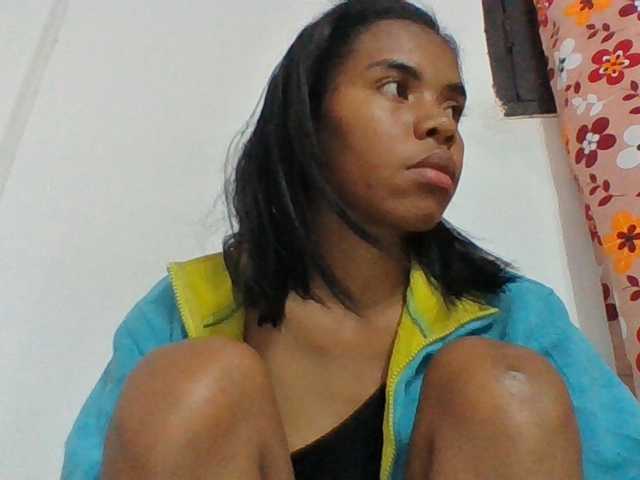 Emelie1a live cam on BongaCams