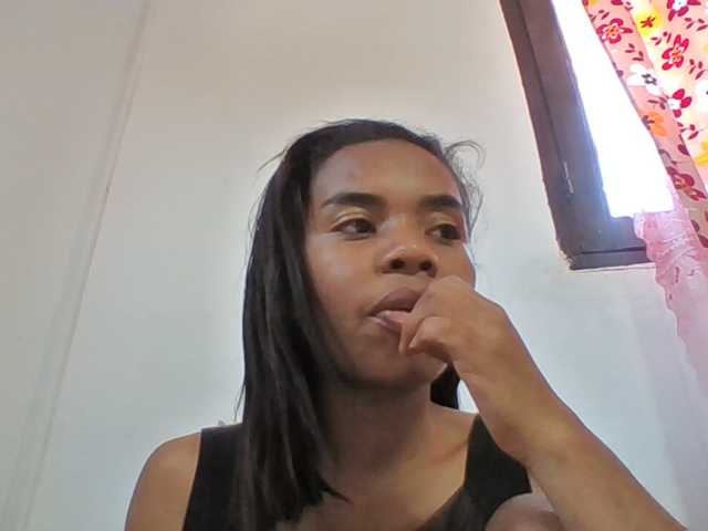 Emelie1a live cam on BongaCams