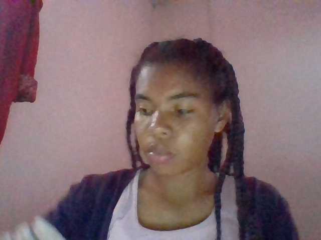 Emelie1a live cam on BongaCams