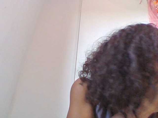Emelie1a live cam on BongaCams