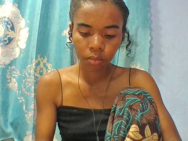 Emelie1a live cam on BongaCams