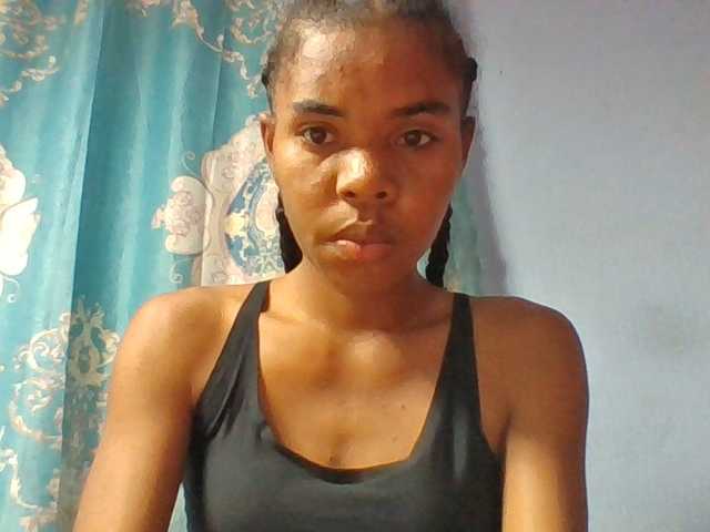 Emelie1a live cam on BongaCams