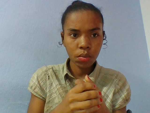 Emelie1a live cam on BongaCams