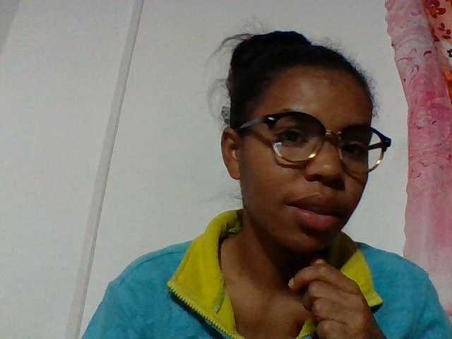 Emelie1a live cam on BongaCams