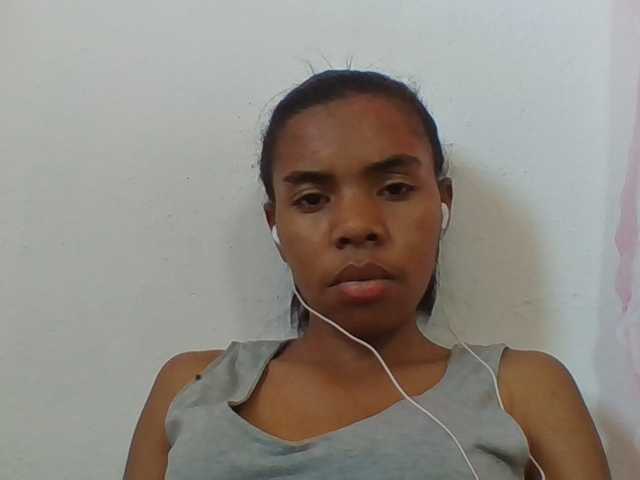 Emelie1a live cam on BongaCams