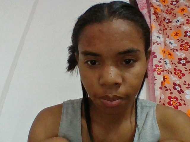 Emelie1a live cam on BongaCams