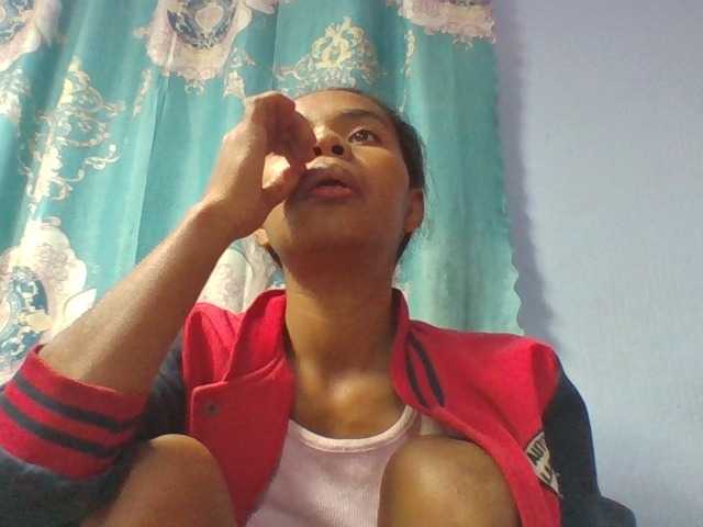 Emelie1a live cam on BongaCams