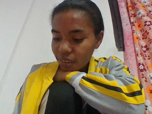 Emelie1a live cam on BongaCams