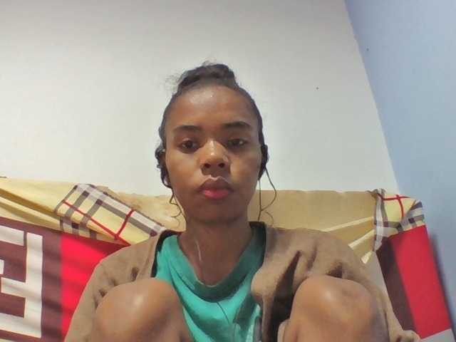 Emelie1a live cam on BongaCams