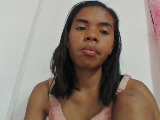 Emelie1a live cam on BongaCams