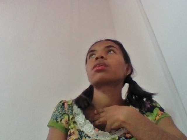 Emelie1a live cam on BongaCams