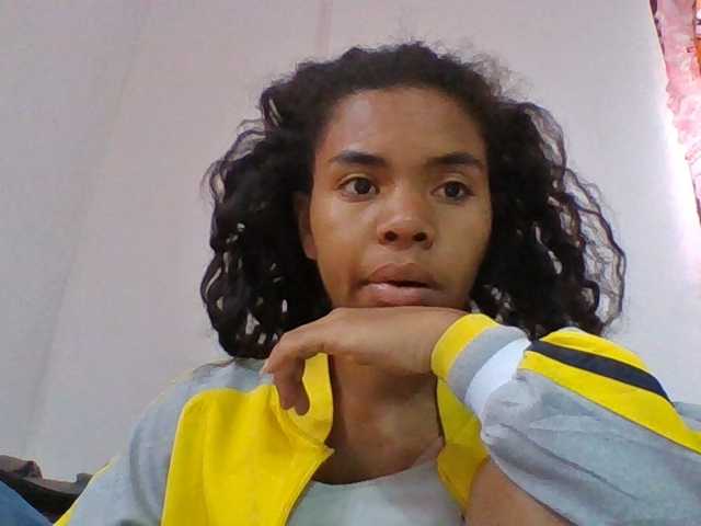 Emelie1a live cam on BongaCams