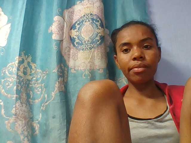 Emelie1a live cam on BongaCams