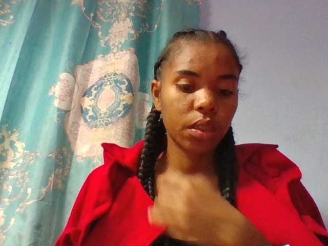 Emelie1a live cam on BongaCams
