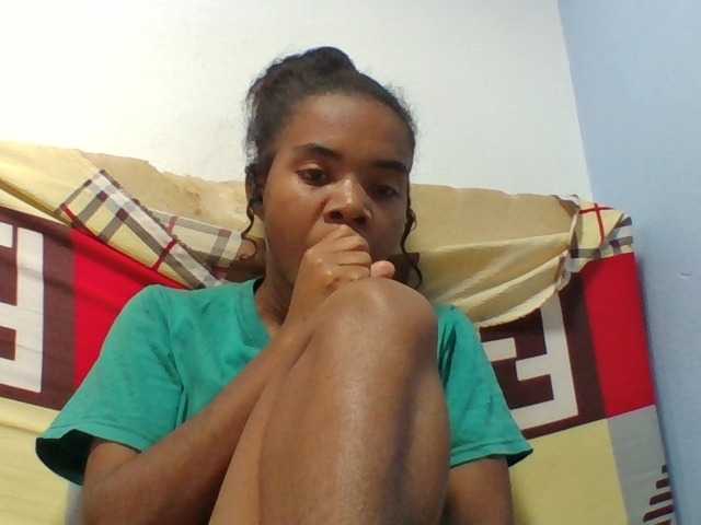 Emelie1a live cam on BongaCams