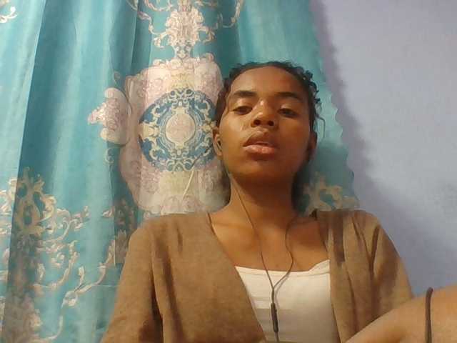 Emelie1a live cam on BongaCams