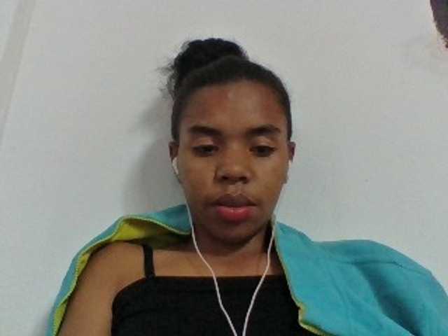 Emelie1a, live now on BongaCams