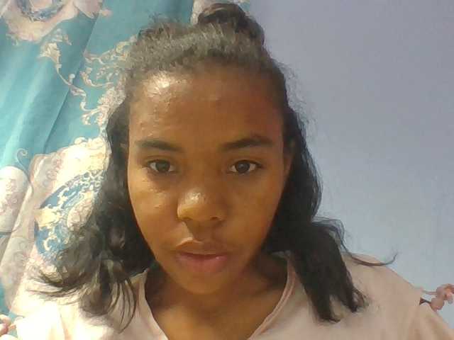 Emelie1a live cam on BongaCams