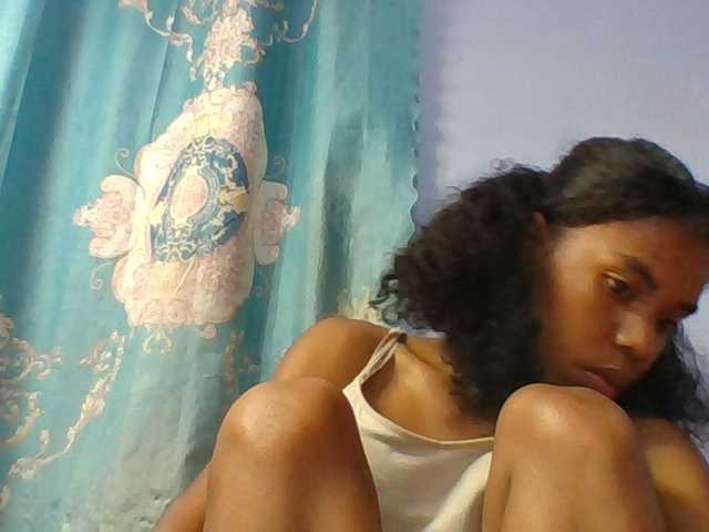 Emelie1a live cam on BongaCams