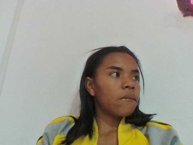 Emelie1a live cam on BongaCams