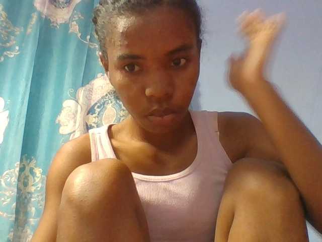 Emelie1a live cam on BongaCams