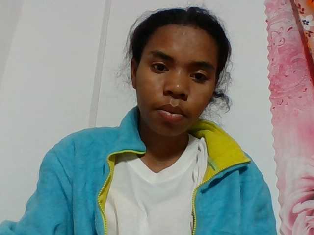 Emelie1a live cam on BongaCams