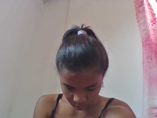 Emelie1a live cam on BongaCams