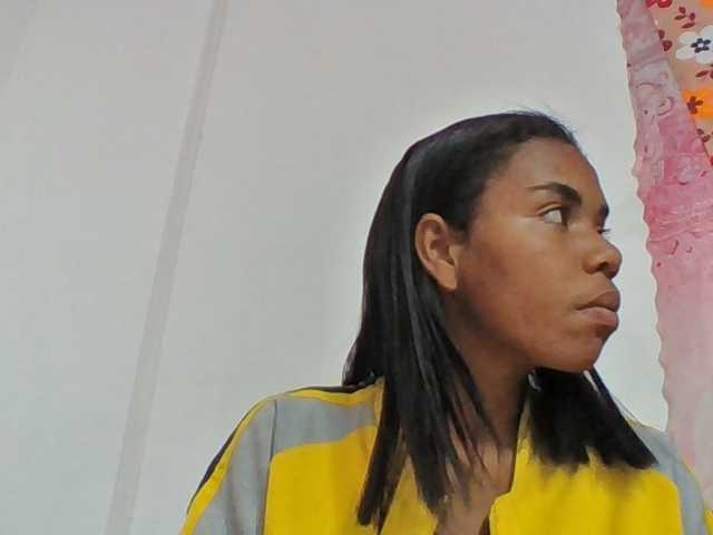 Emelie1a live cam on BongaCams
