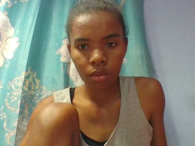 Emelie1a live cam on BongaCams