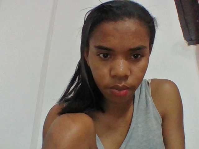 Emelie1a live cam on BongaCams