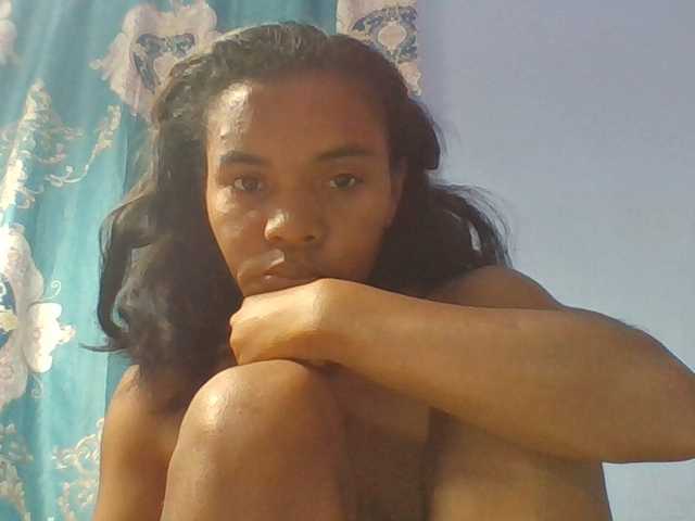 Emelie1a live cam preview