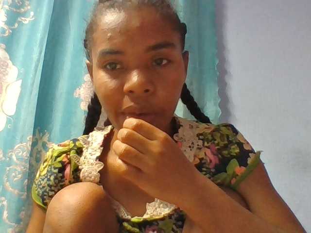 Emelie1a live cam on BongaCams