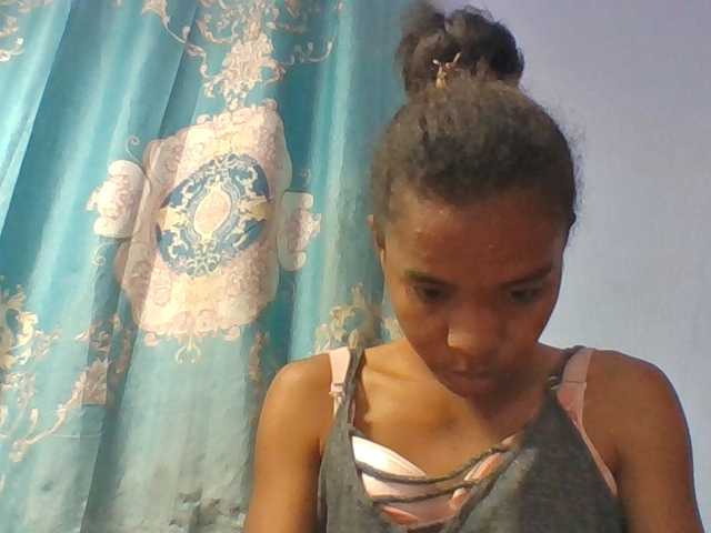 Emelie1a live cam on BongaCams