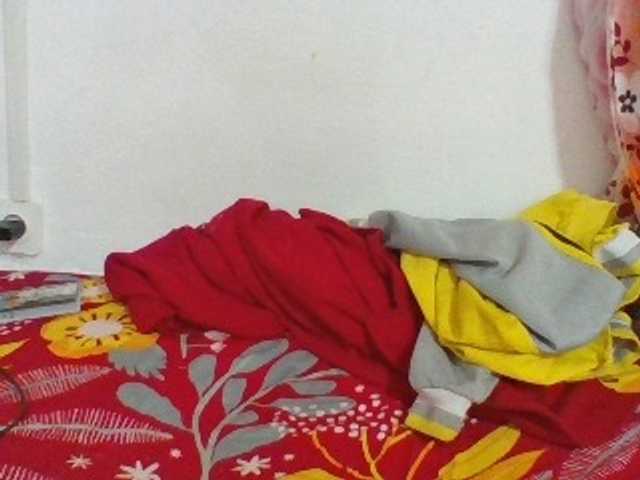 Emelie1a live cam on BongaCams