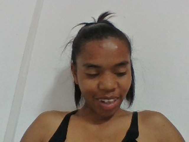 Emelie1a live cam on BongaCams