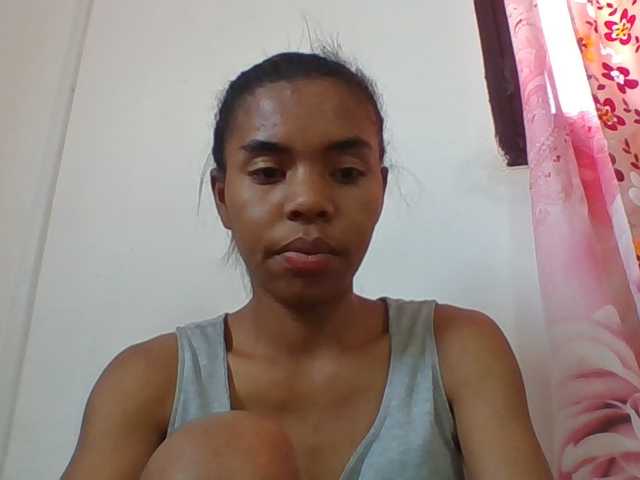 Emelie1a live cam on BongaCams