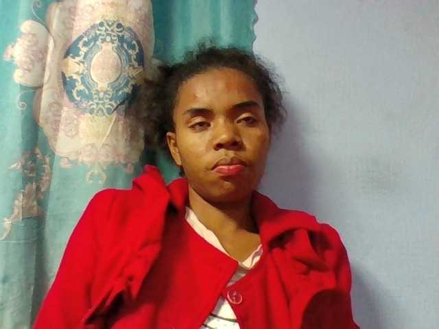 le modèle Emelie1a est en webcam porno dans un show sur le site bongacams, il possède les tags suivants: Ebony,Brunette,Shaved