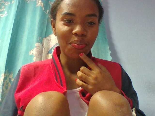 Emelie1a live cam on BongaCams