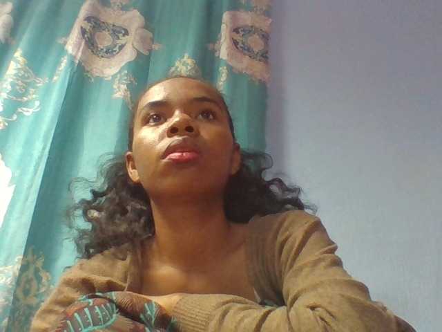Emelie1a live cam on BongaCams