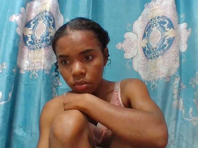 Emelie1a live cam on BongaCams