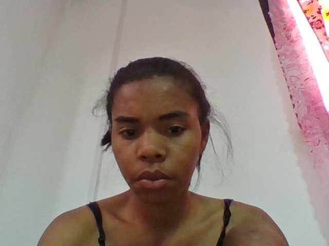 Emelie1a live cam on BongaCams