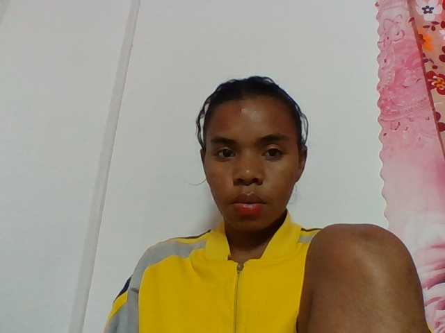 Emelie1a live cam on BongaCams