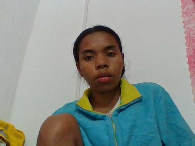 Emelie1a live cam on BongaCams