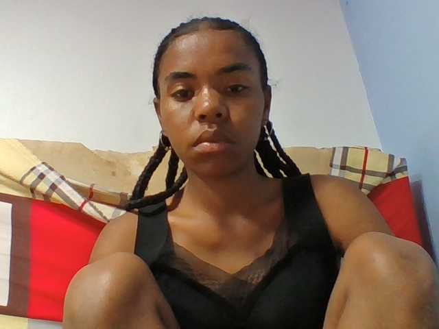 Emelie1a live cam on BongaCams