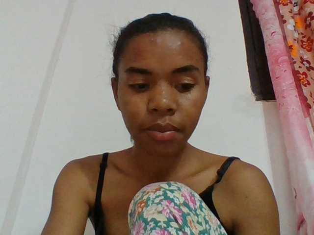 Emelie1a live cam on BongaCams