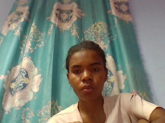 Emelie1a live cam on BongaCams