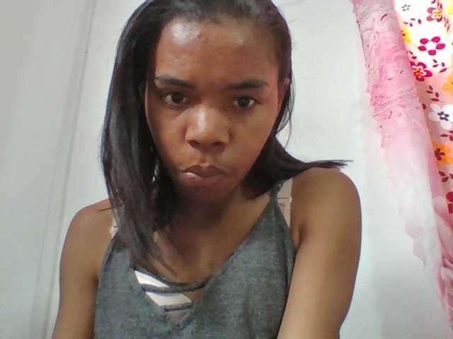 Emelie1a live cam on BongaCams