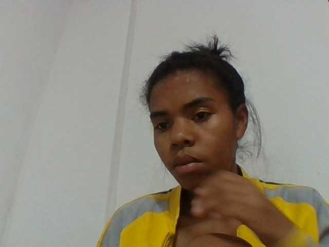 Emelie1a live cam on BongaCams